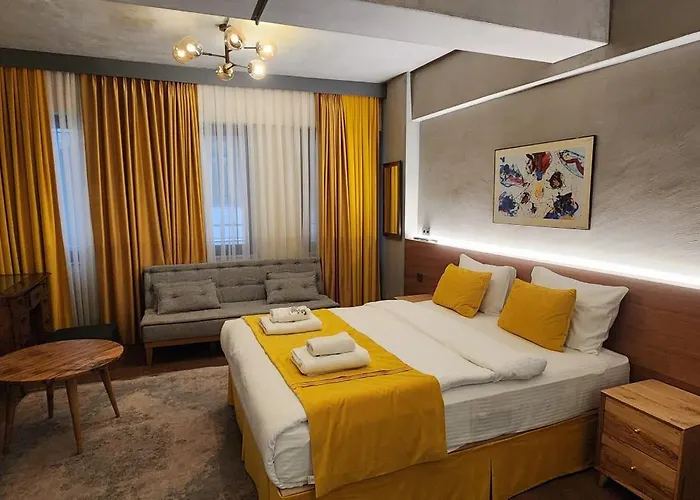Aleksandr Pera Hotel