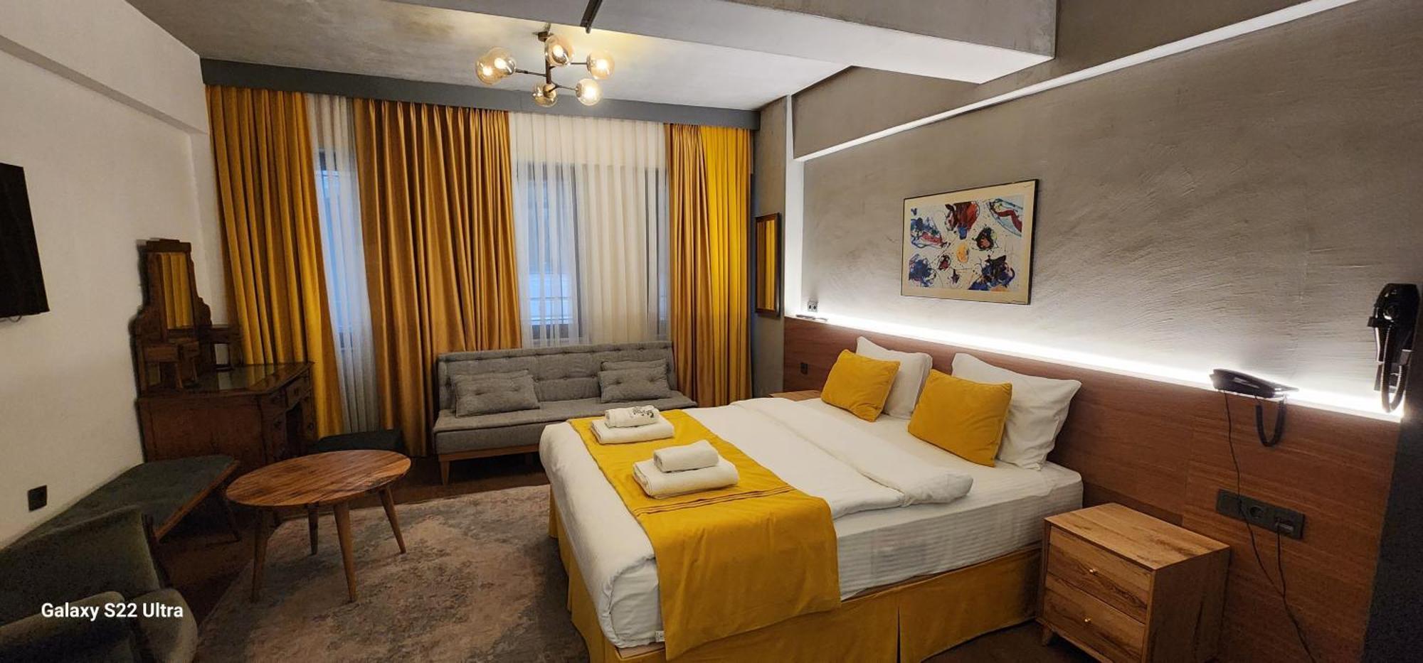 Aleksandr Pera Hotel 3*