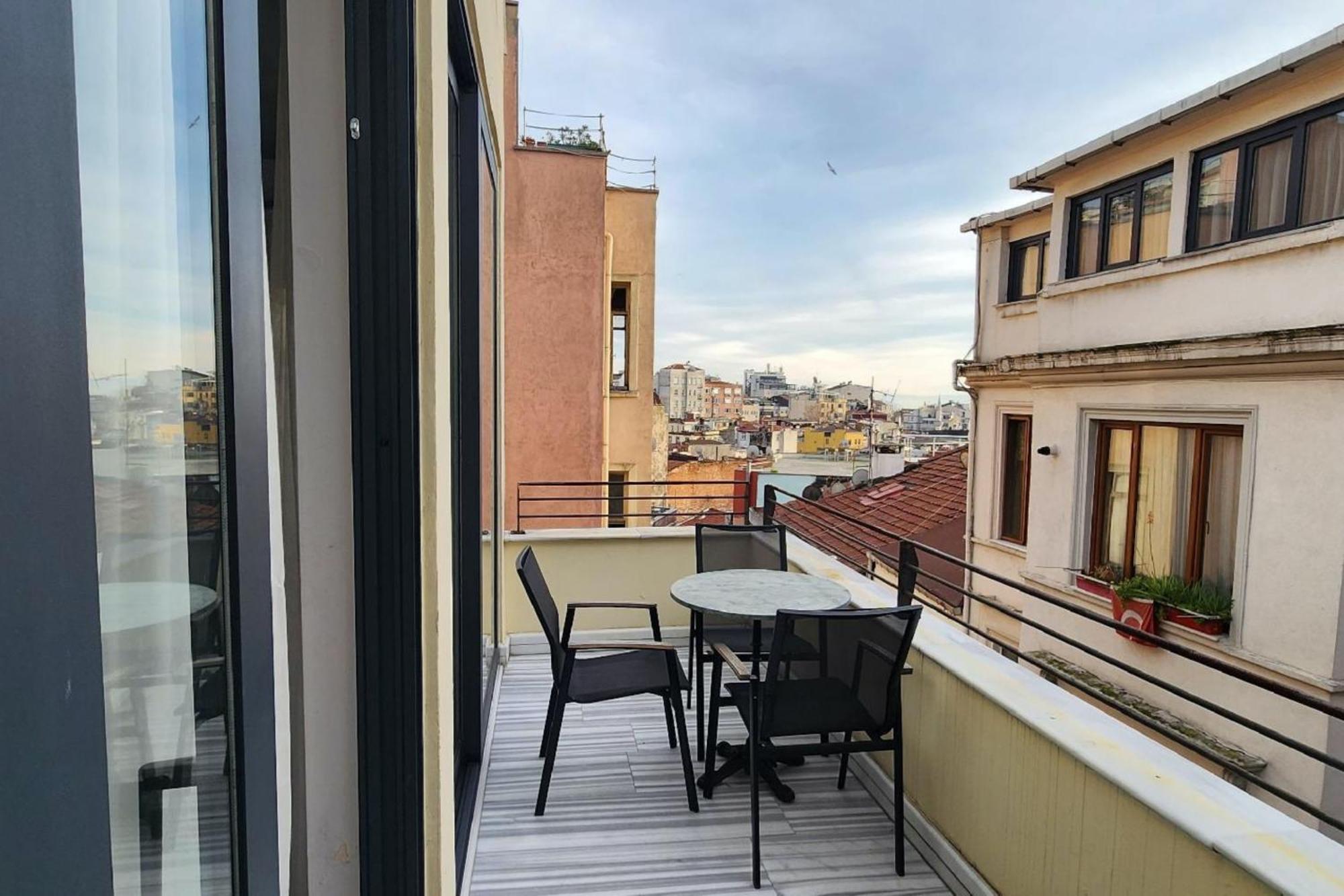 Aleksandr Pera Istanbul