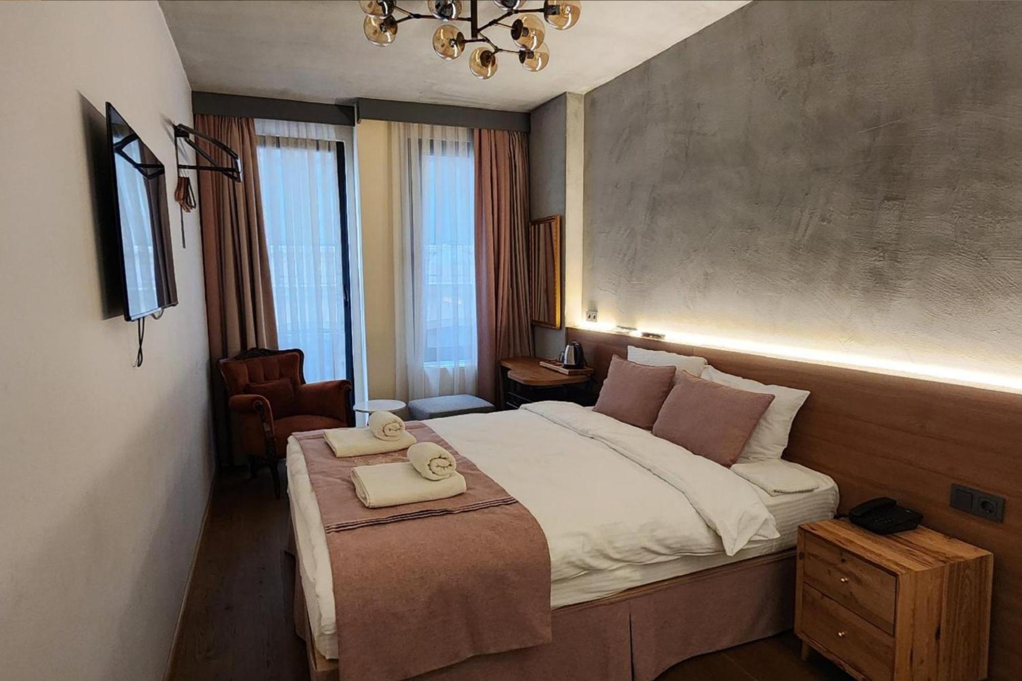 Hotel Aleksandr Pera 3*