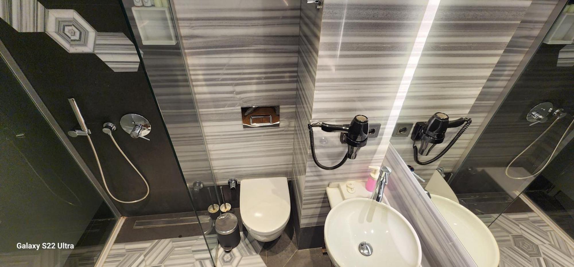 Aleksandr Pera Hotel 3*