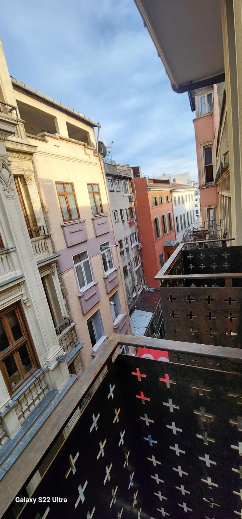 Aleksandr Pera Hotel 3*